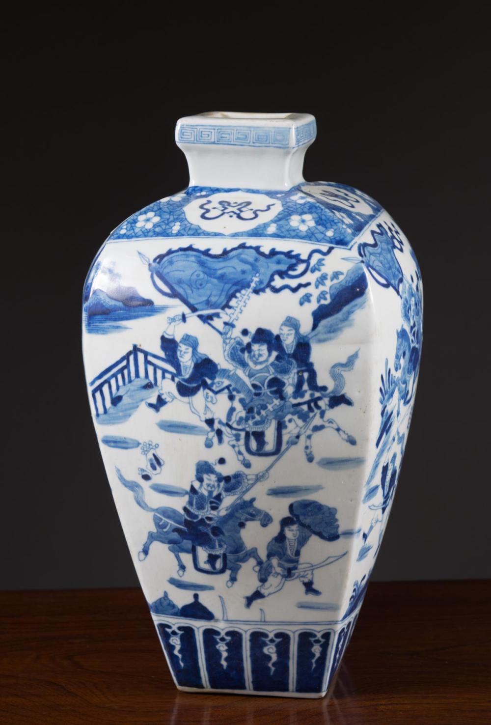 CHINESE BLUE AND WHITE PORCELAIN 33f3fa