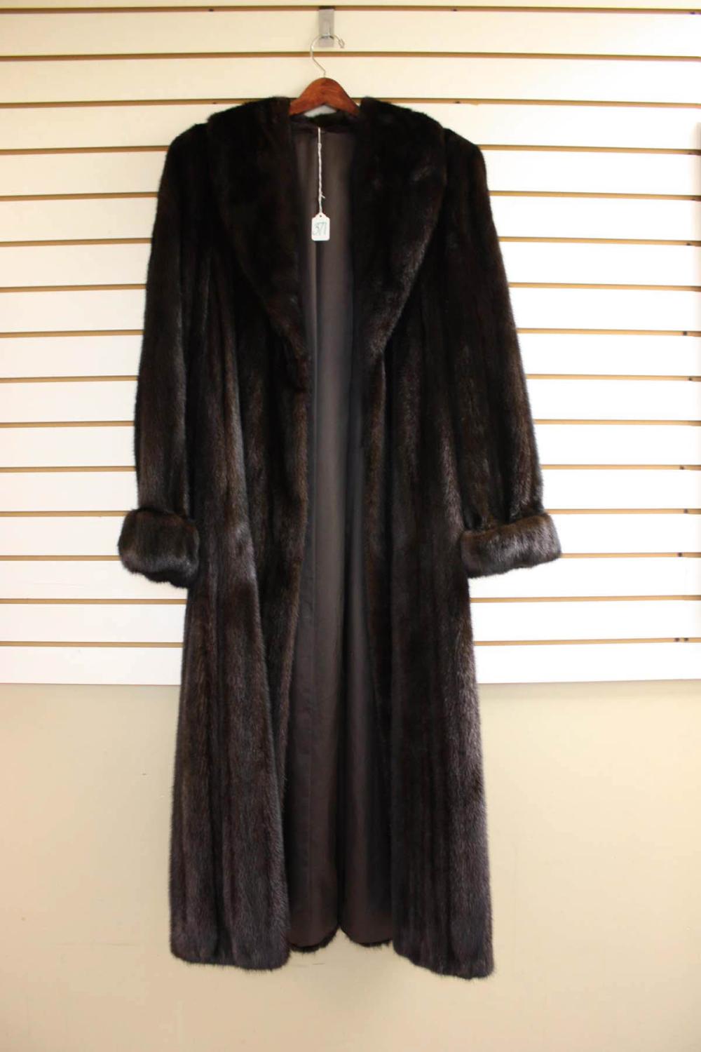 LADYS FULL LENGTH MINK FUR COAT, WITH