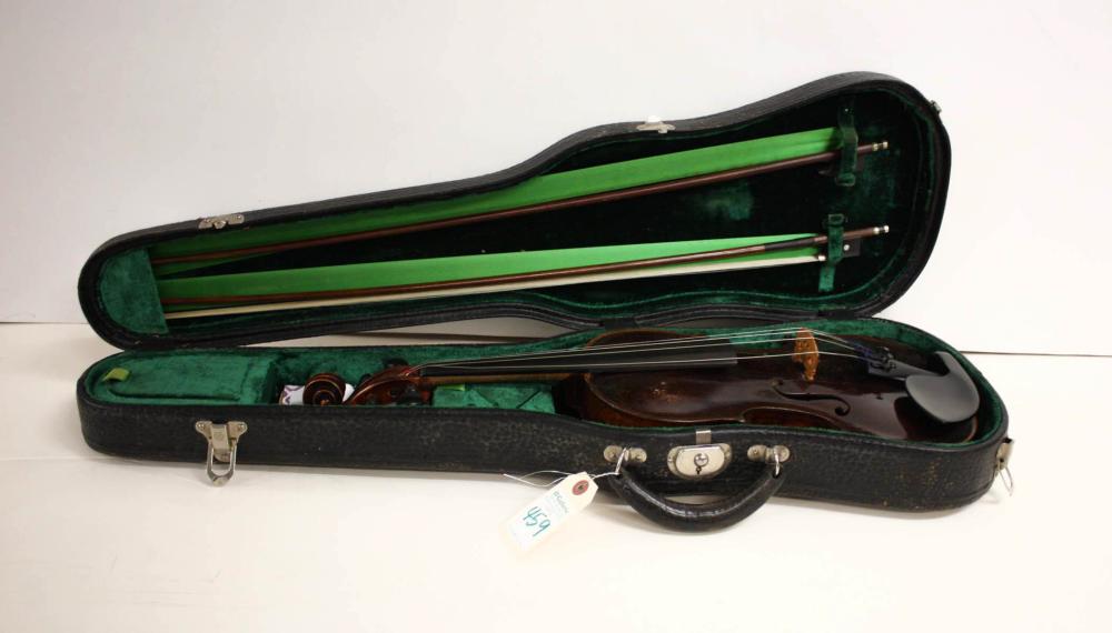 ANTIQUE VIOLIN TWO BOWS AND HARDCASE  33f471