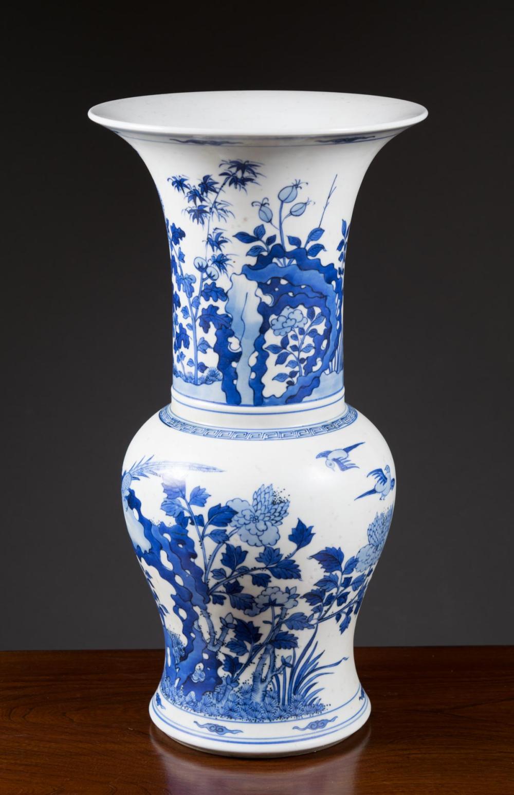 CHINESE BLUE AND WHITE PORCELAIN 33f498