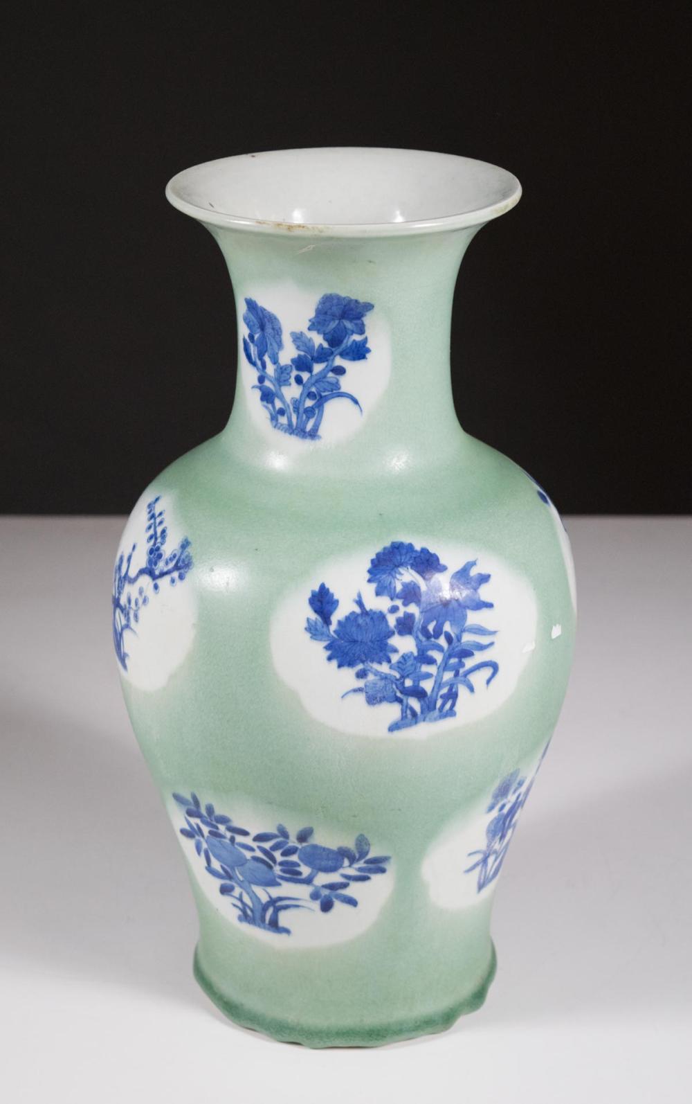 CHINESE PORCELAIN VASE OF BALUSTER 33f560