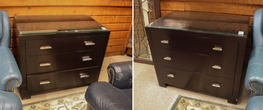 PAIR OF MODERN THREE DRAWER BEDSIDE 33f58a