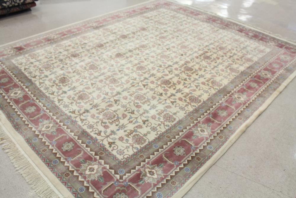 A CONTEMPORARY HAND KNOTTED ORIENTAL 33f588