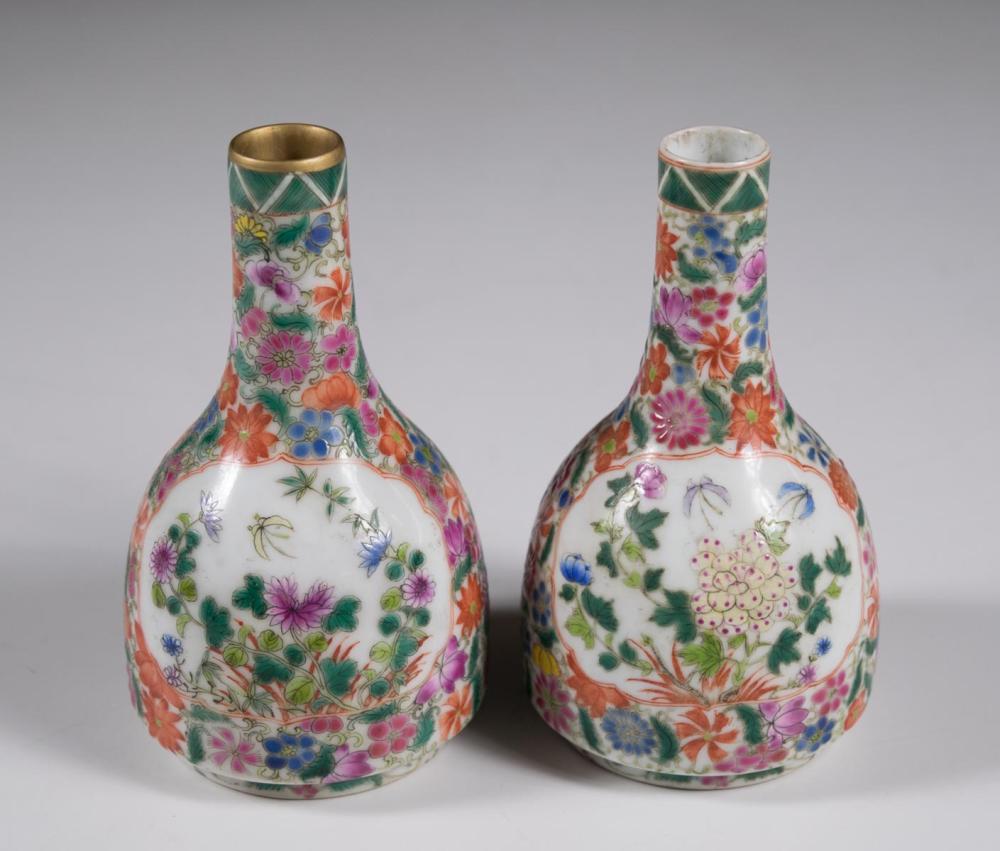 PAIR OF CHINESE FAMILLE ROSE PORCELAIN 33f5bb