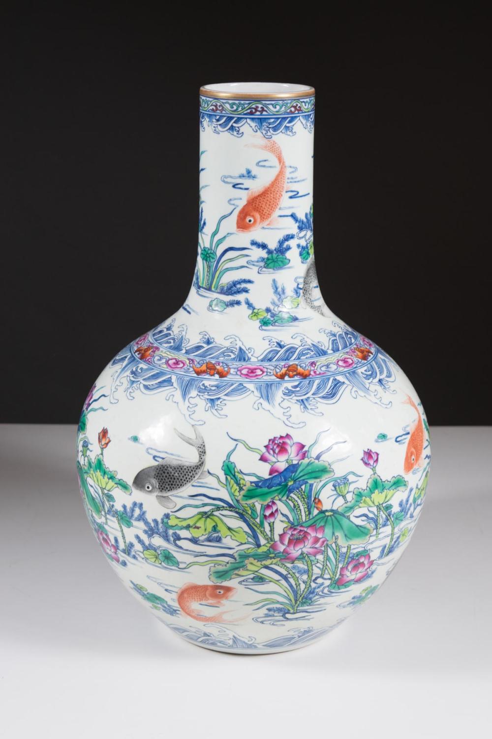 LARGE CHINESE PORCELAIN VASE OF 33f623