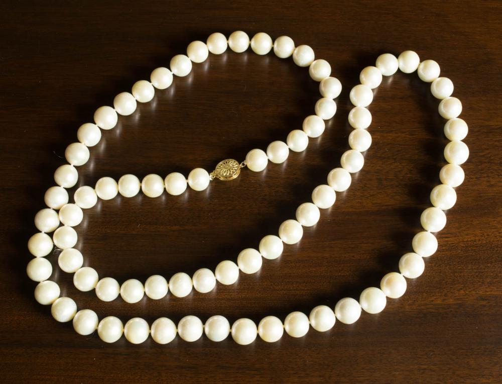 PEARL AND EIGHTEEN KARAT GOLD NECKLACE  33f655