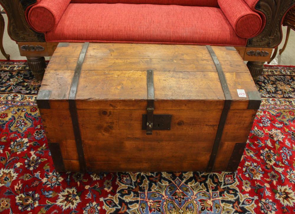 LIFT TOP PINE IMMIGRANT CHEST  33f751