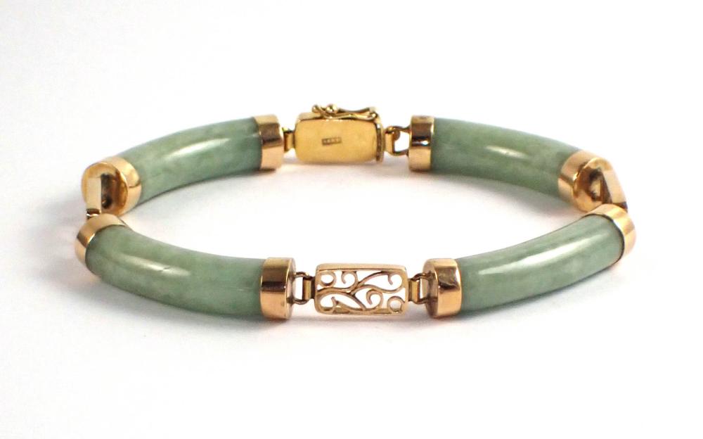 JADE AND FOURTEEN KARAT GOLD BRACELET  33f78b