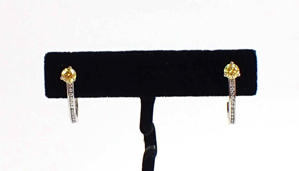 PAIR OF YELLOW AND WHITE DIAMOND 33f7a2