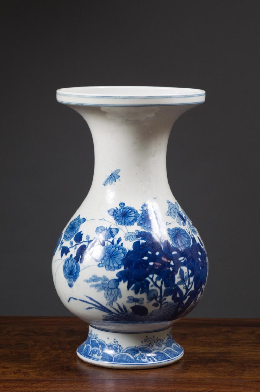 CHINESE BLUE AND WHITE PORCELAIN