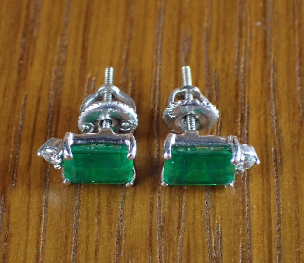 EMERALD AND DIAMOND STUD EARRINGSPAIR 33f87b