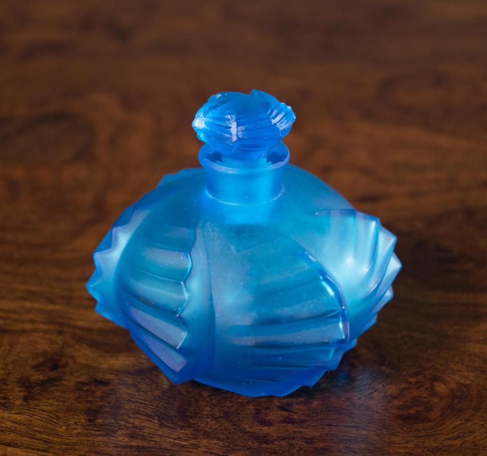 FRENCH LALIQUE ELECTRIC BLUE GLASS 33f93f