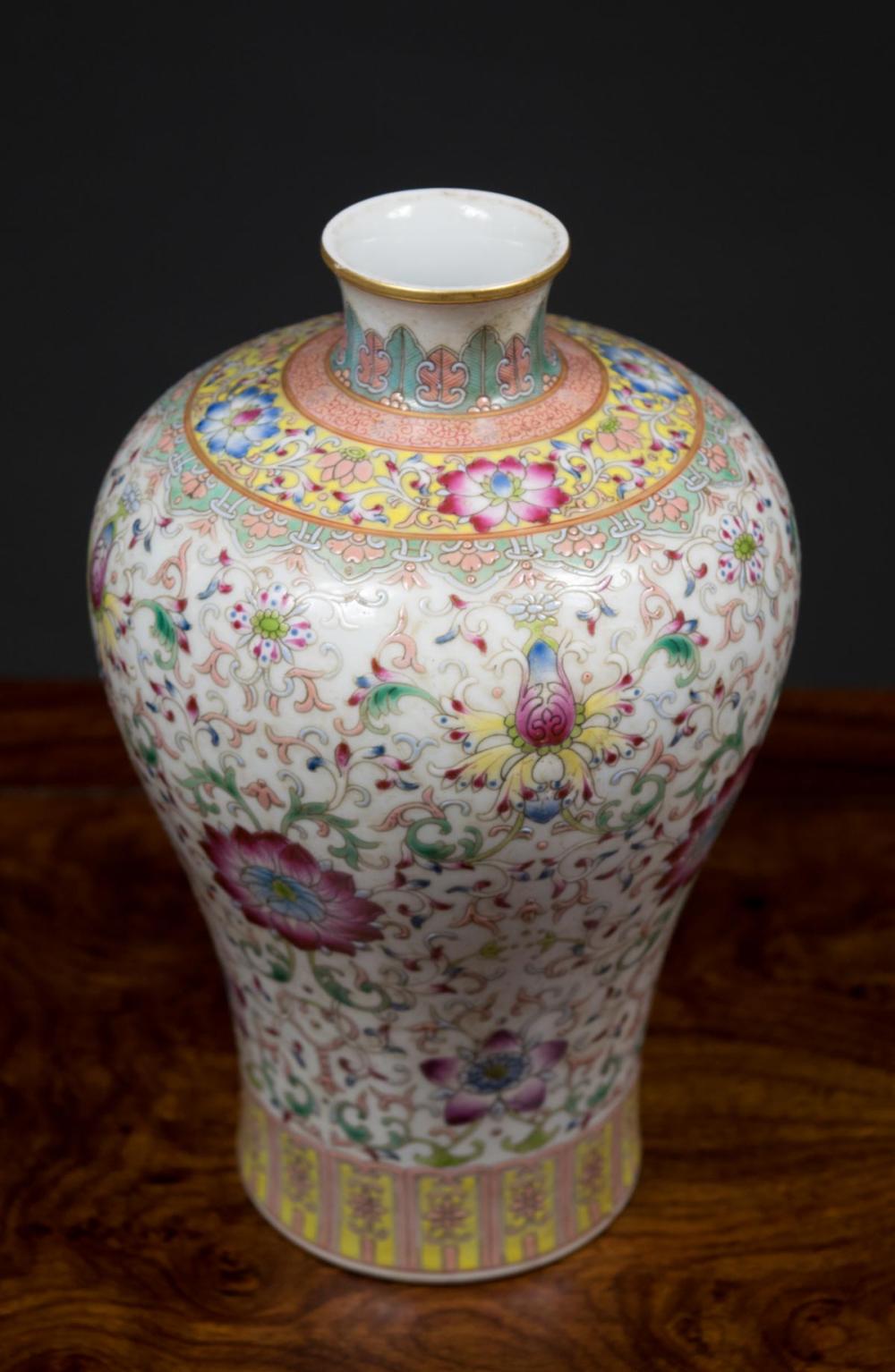 CHINESE FAMILLE ROSE PORCELAIN 33f980