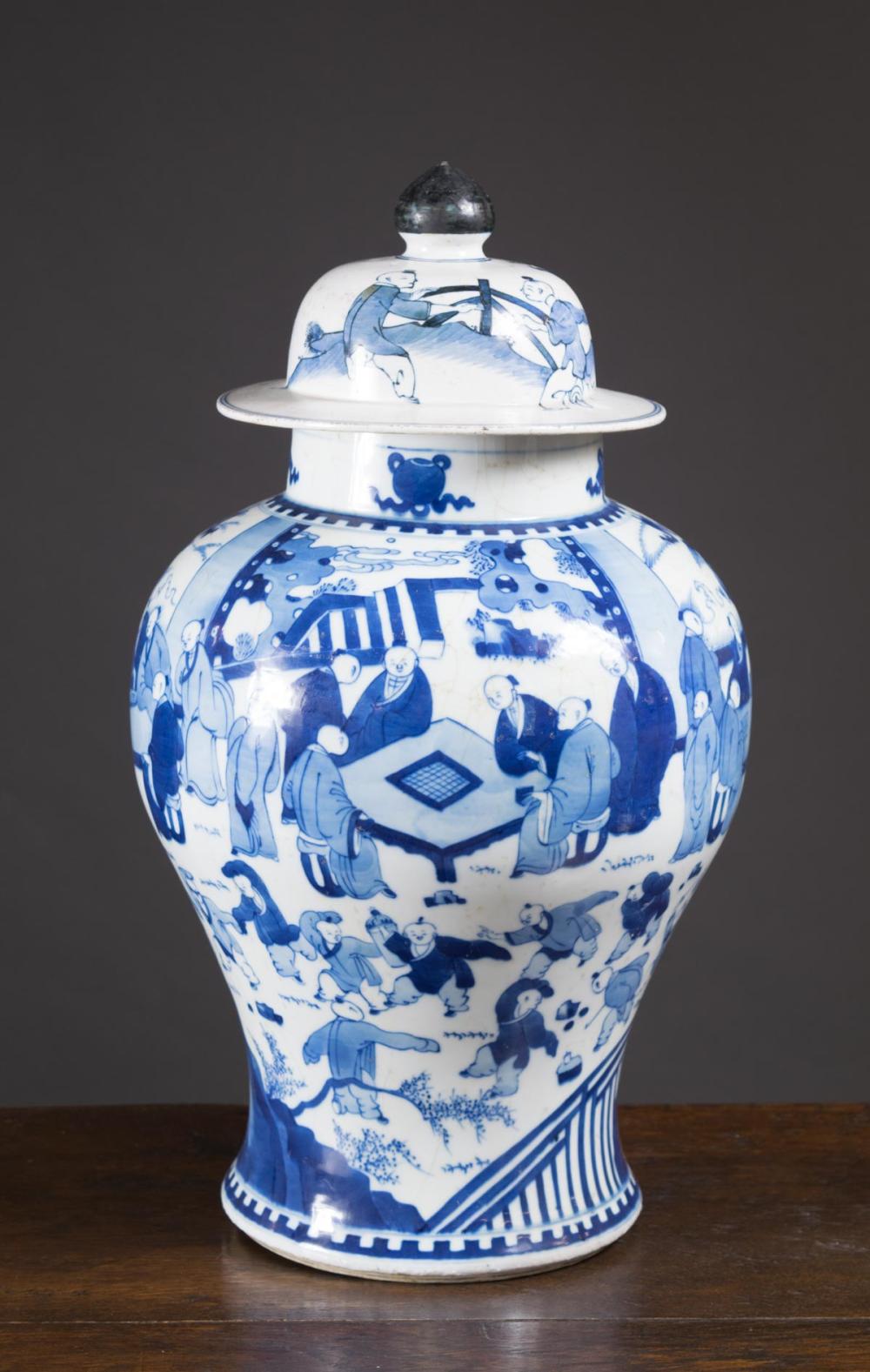 CHINESE PORCELAIN BLUE AND WHITE LIDDED