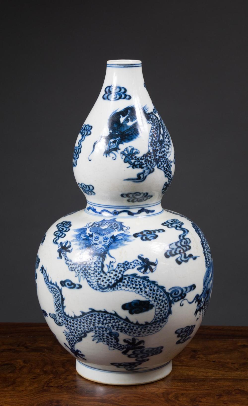 CHINESE BLUE AND WHITE PORCELAIN