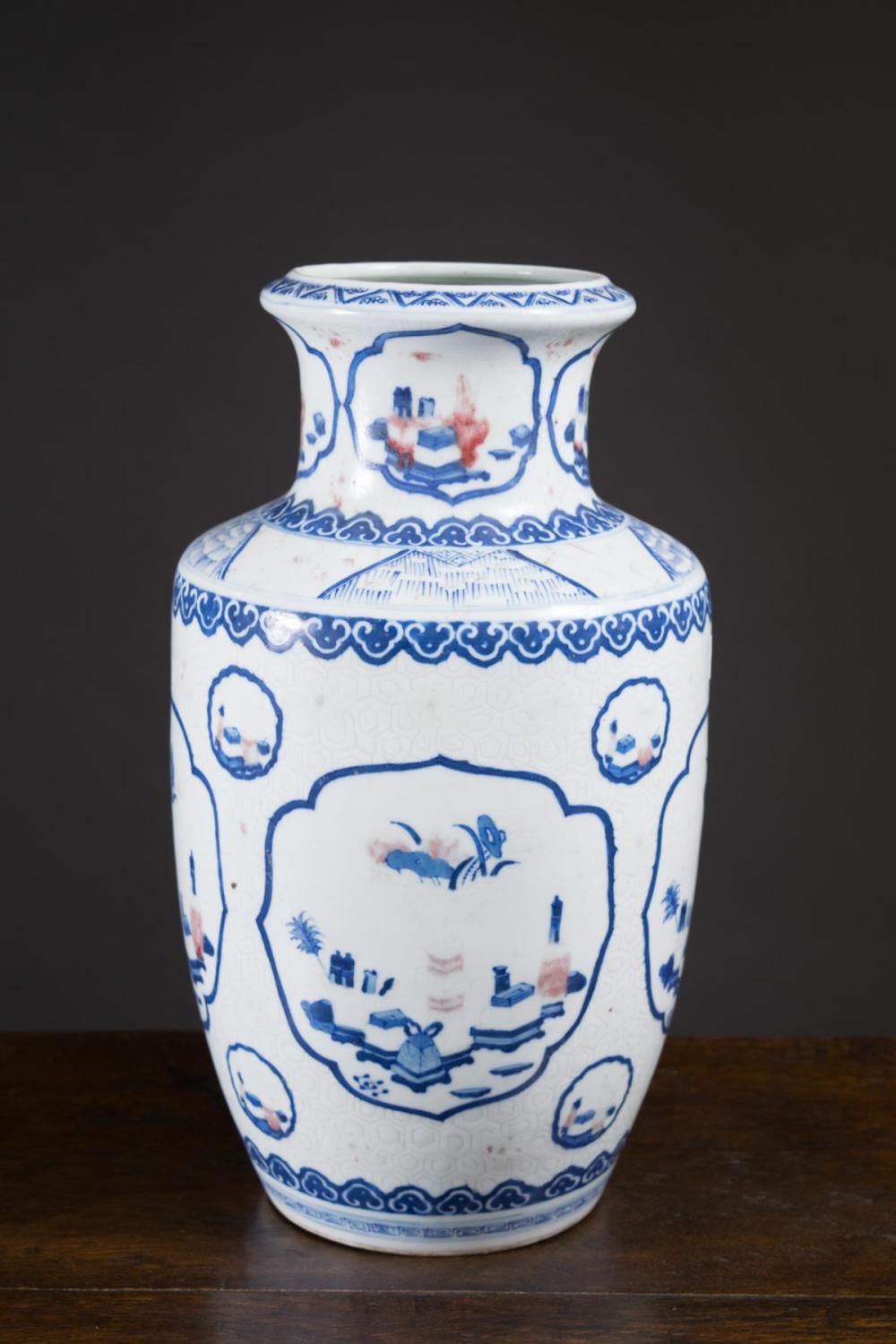 CHINESE PORCELAIN VASE OF ROULEAU 33fa11