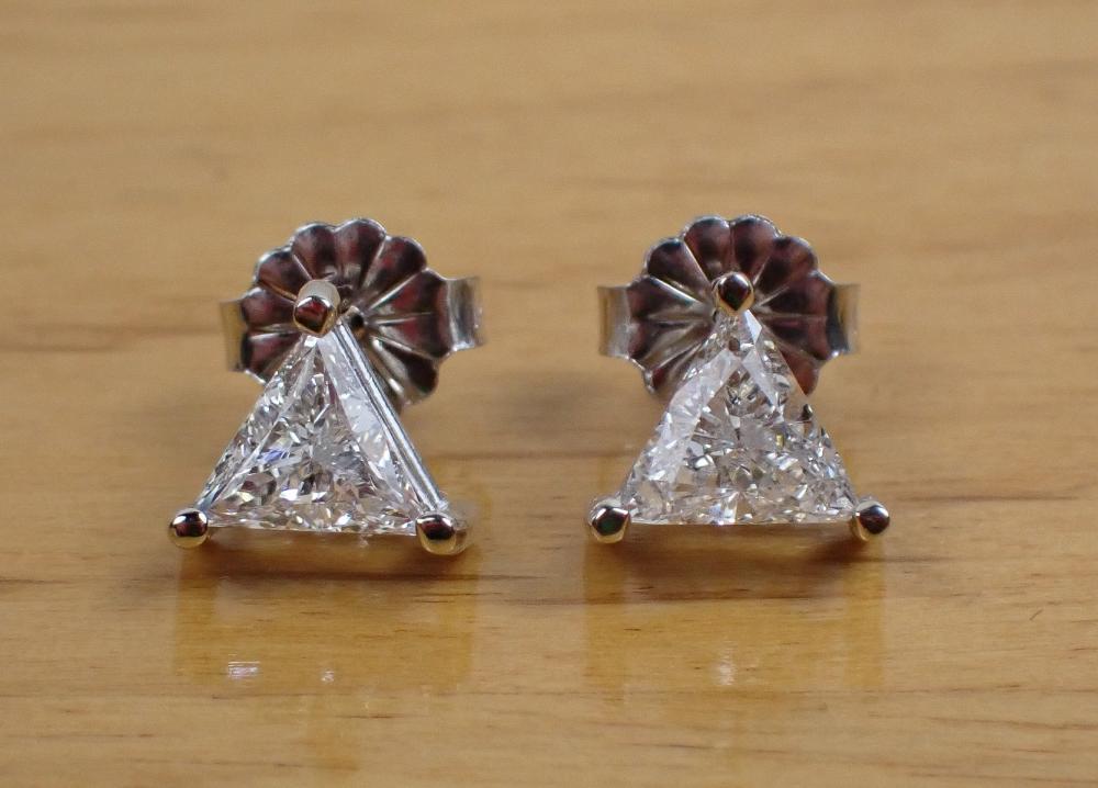 PAIR OF DIAMOND AND FOURTEEN KARAT 33fa4e