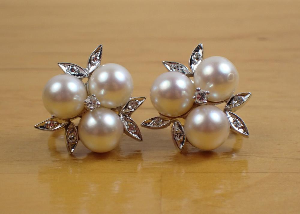 PAIR OF PEARL AND DIAMOND SCREW 33fa59