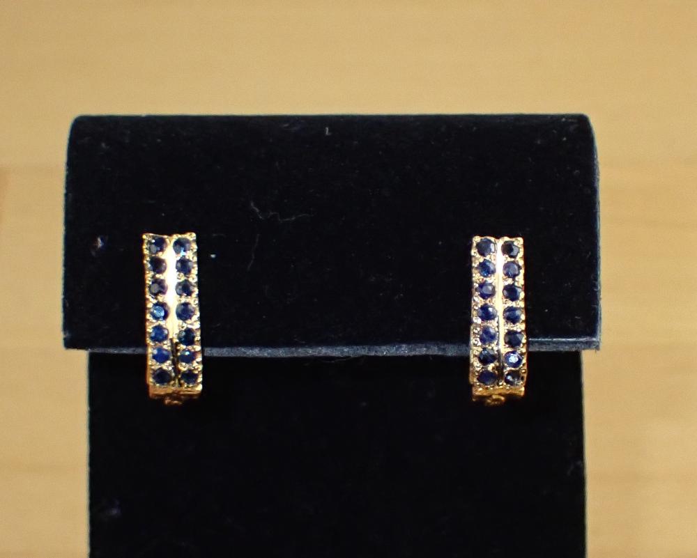 PAIR OF SAPPHIRE AND TWENTY TWO 33fa93