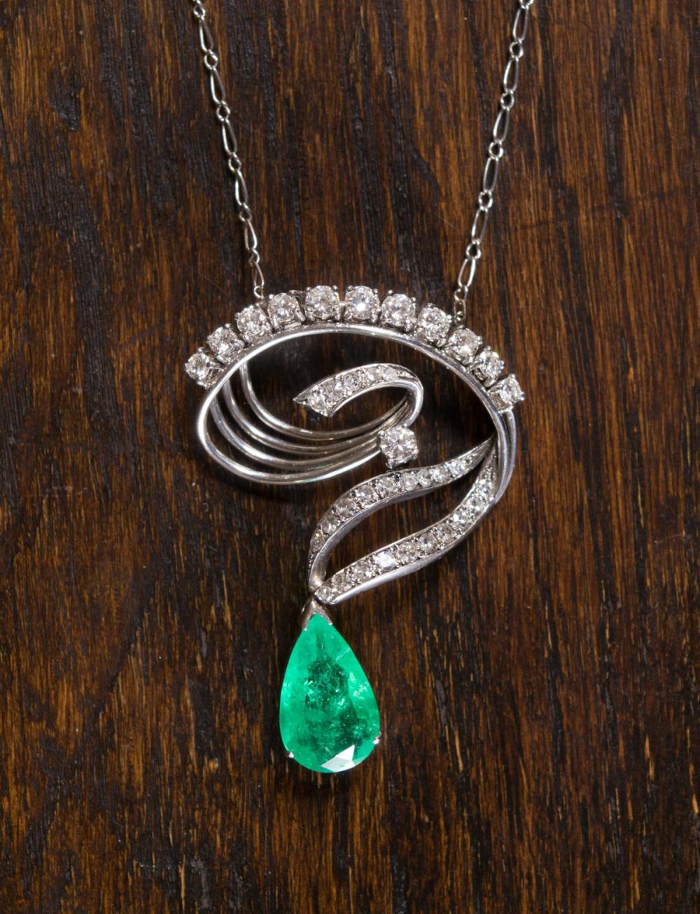 EMERALD DIAMOND AND PLATINUM NECKLACE  33fb49