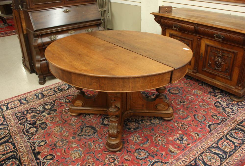 VICTORIAN WALNUT DINING TABLE WITH FIVE