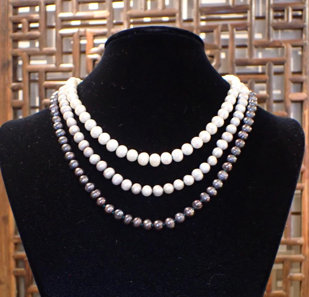 TRIPLE STRAND MULTI COLOR PEARL NECKLACETRIPLE