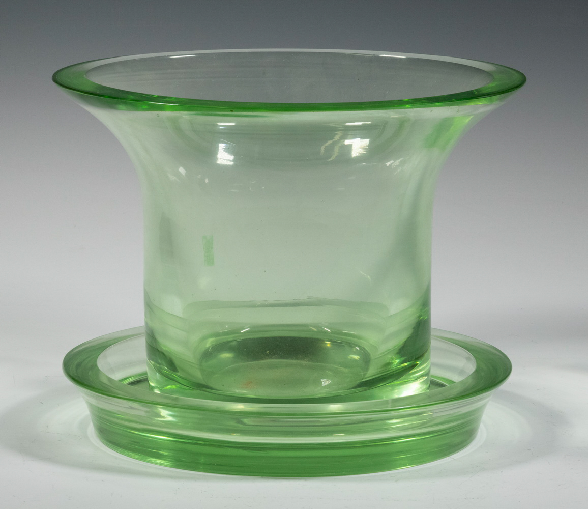 ART GLASS VESSEL WITH UNDERPLATE 33fd7c