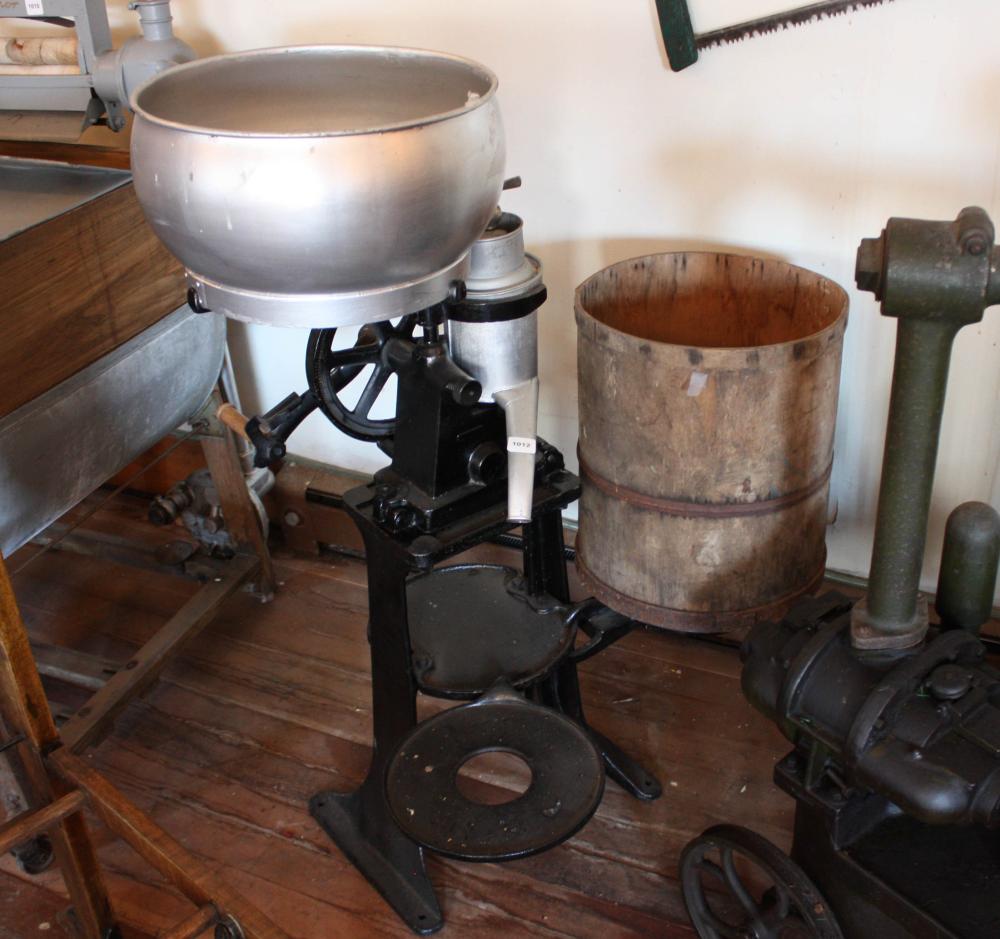 VINTAGE CAST IRON CIDER PRESS WITH