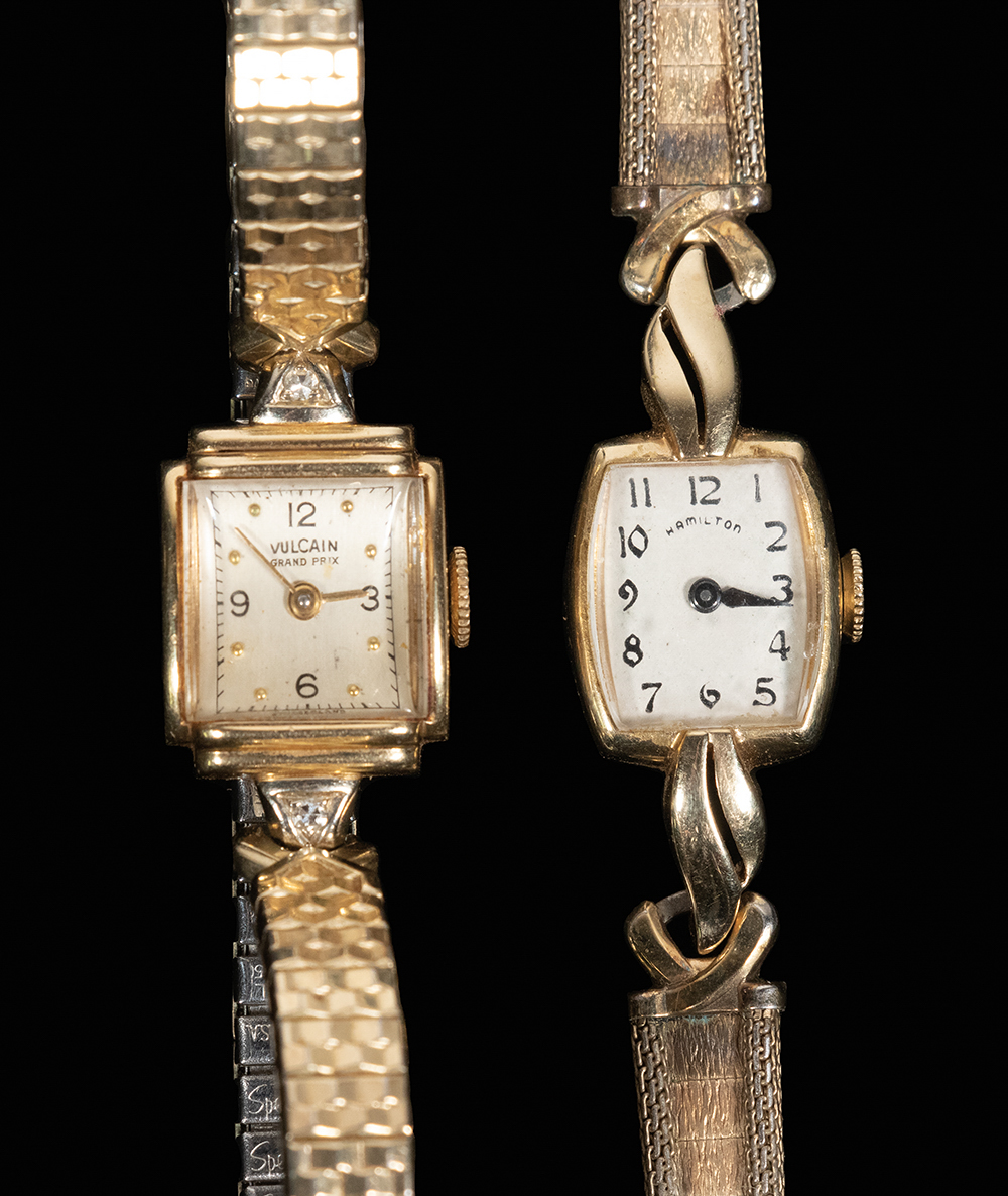  2 LADIES WRISTWATCHES Lot of 33fde2