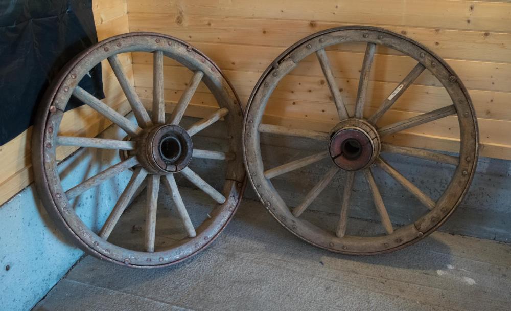 PAIR OF AMERICAN ANTIQUE WAGON WHEELSPAIR