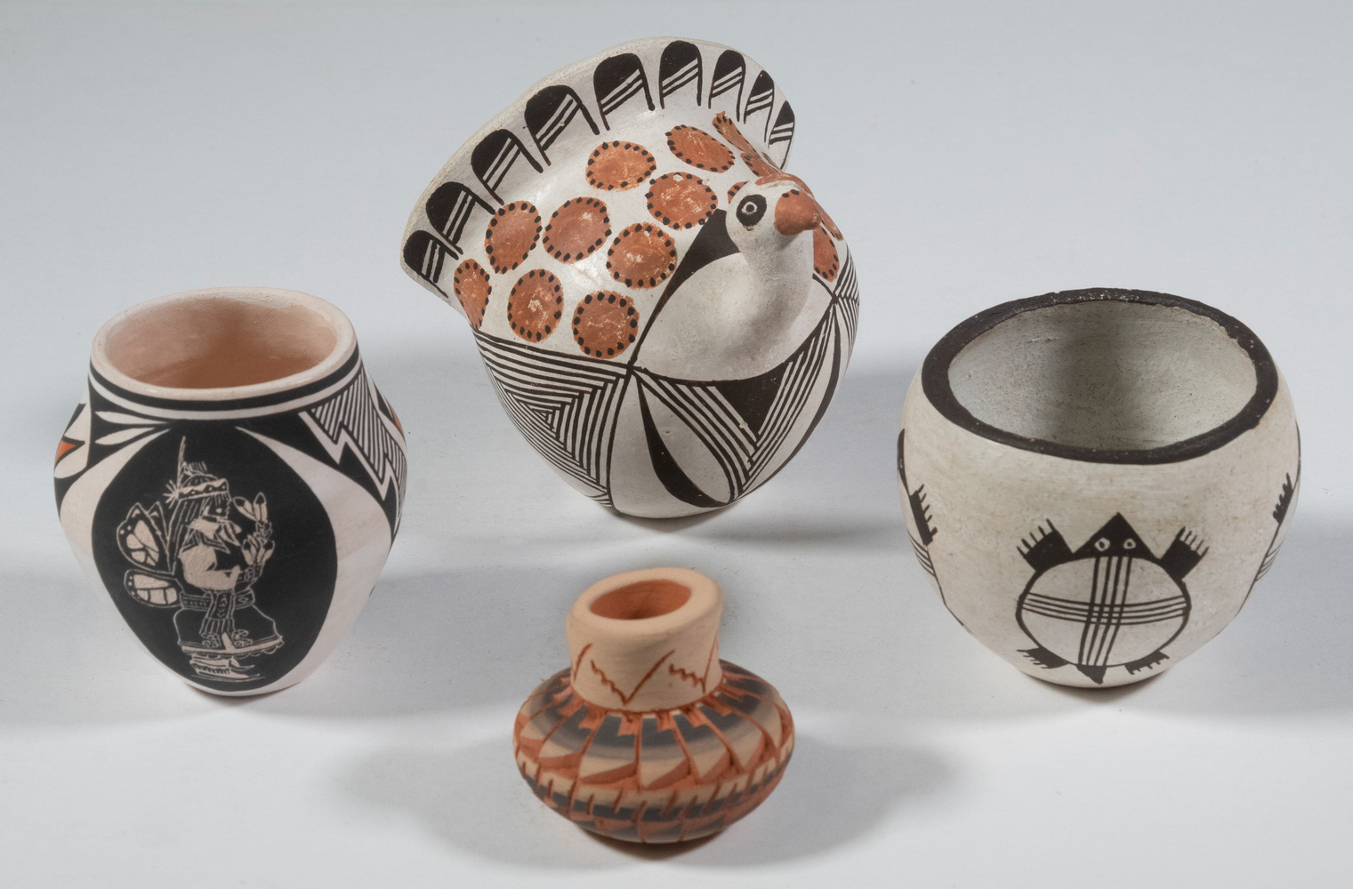 (4 PCS) MINIATURE NATIVE AMERICAN POTTERY