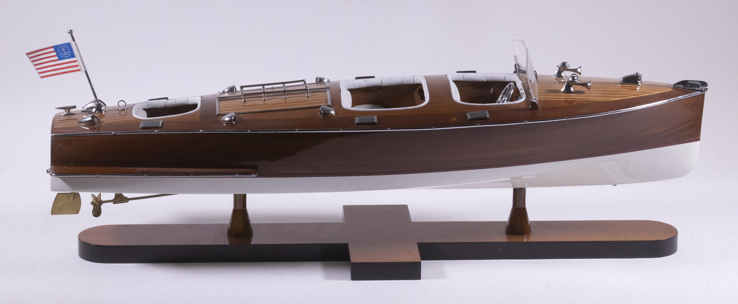 MODEL SPEED BOAT BY BREAKWATER