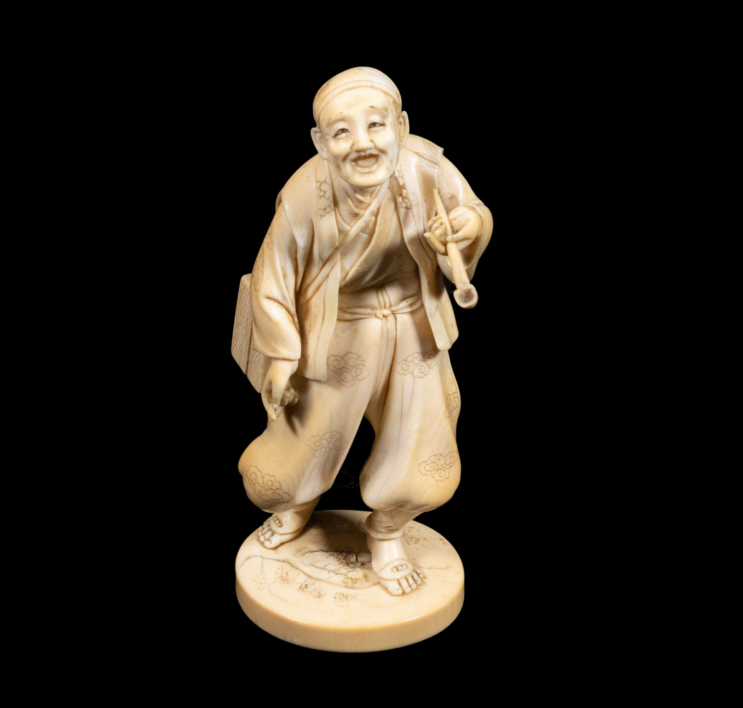 19TH C. JAPANESE IVORY OKIMONO OF MAN