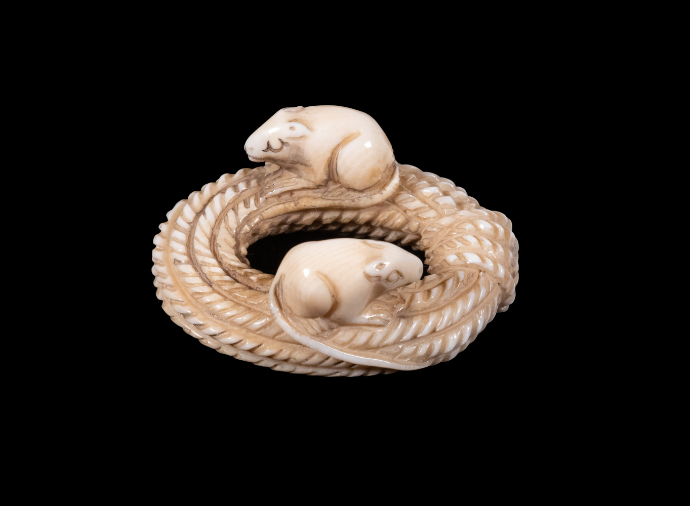 19TH C JAPANESE IVORY NETSUKE 33feee