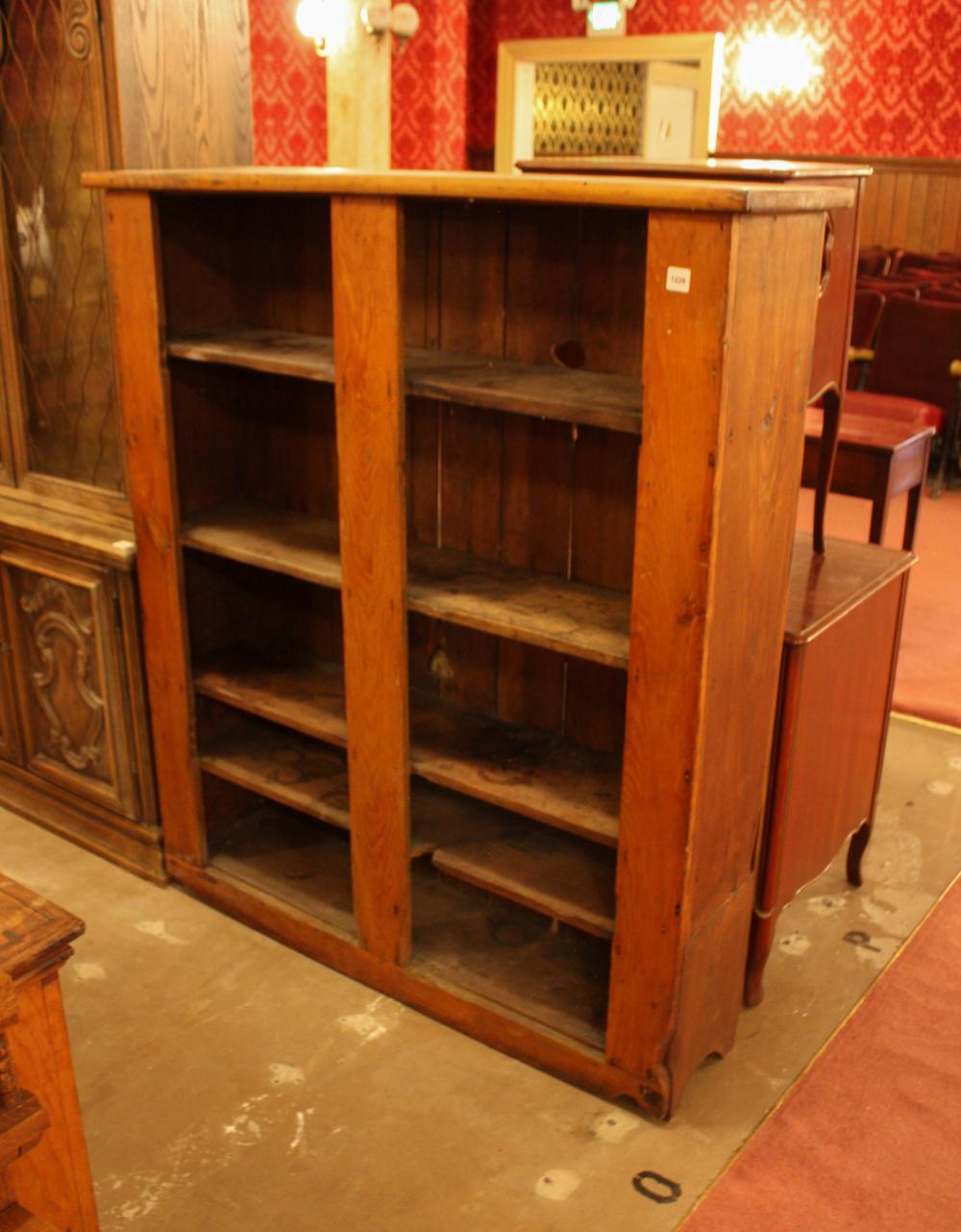 COUNTRY ANTIQUE CUPBOARDCOUNTRY