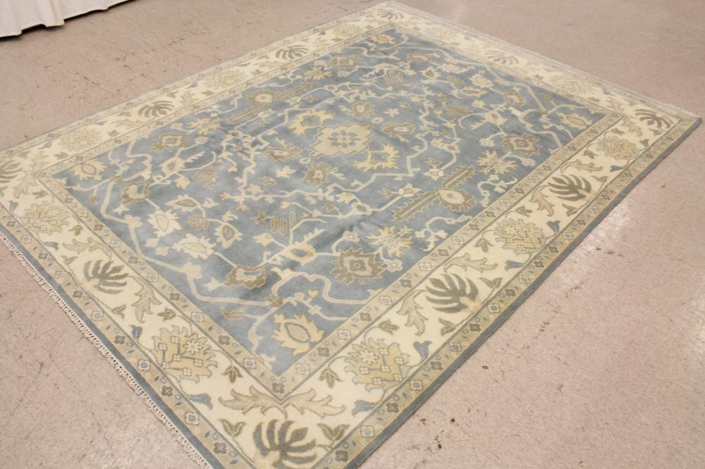 A CONTEMPORARY HAND KNOTTED ORIENTAL 34000f