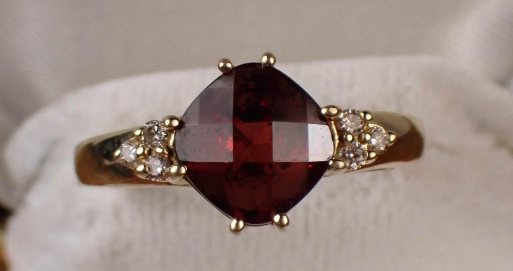 GARNET DIAMOND AND GOLD RINGGARNET  34003e