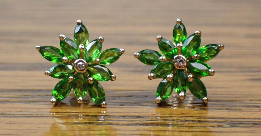 PAIR OF PERIDOT AND DIAMOND STUD 340041