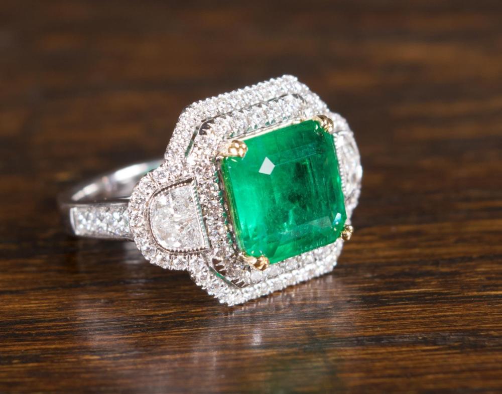 EMERALD DIAMOND AND GOLD RINGEMERALD  3400de