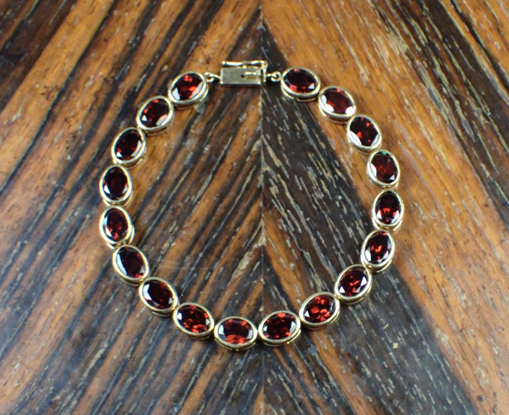 RED GARNET AND YELLOW GOLD BRACELETRED