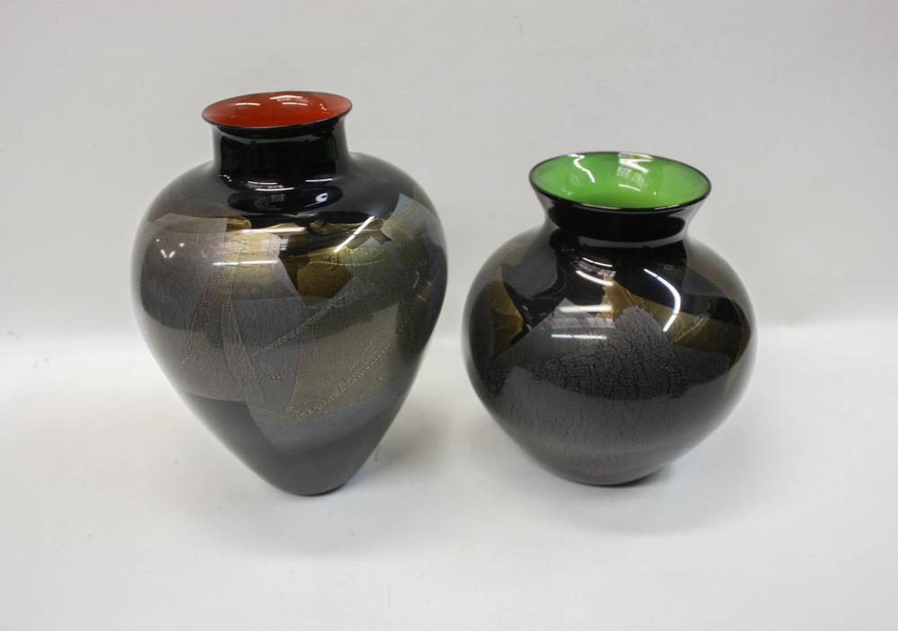 TWO CONTEMPORARY ART GLASS VASESTWO 34029d