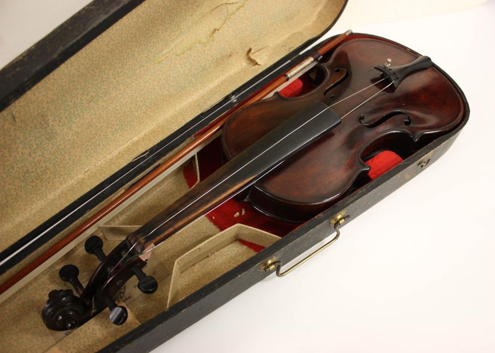 ANTIQUE VIOLIN, BOW AND HARDCASEANTIQUE