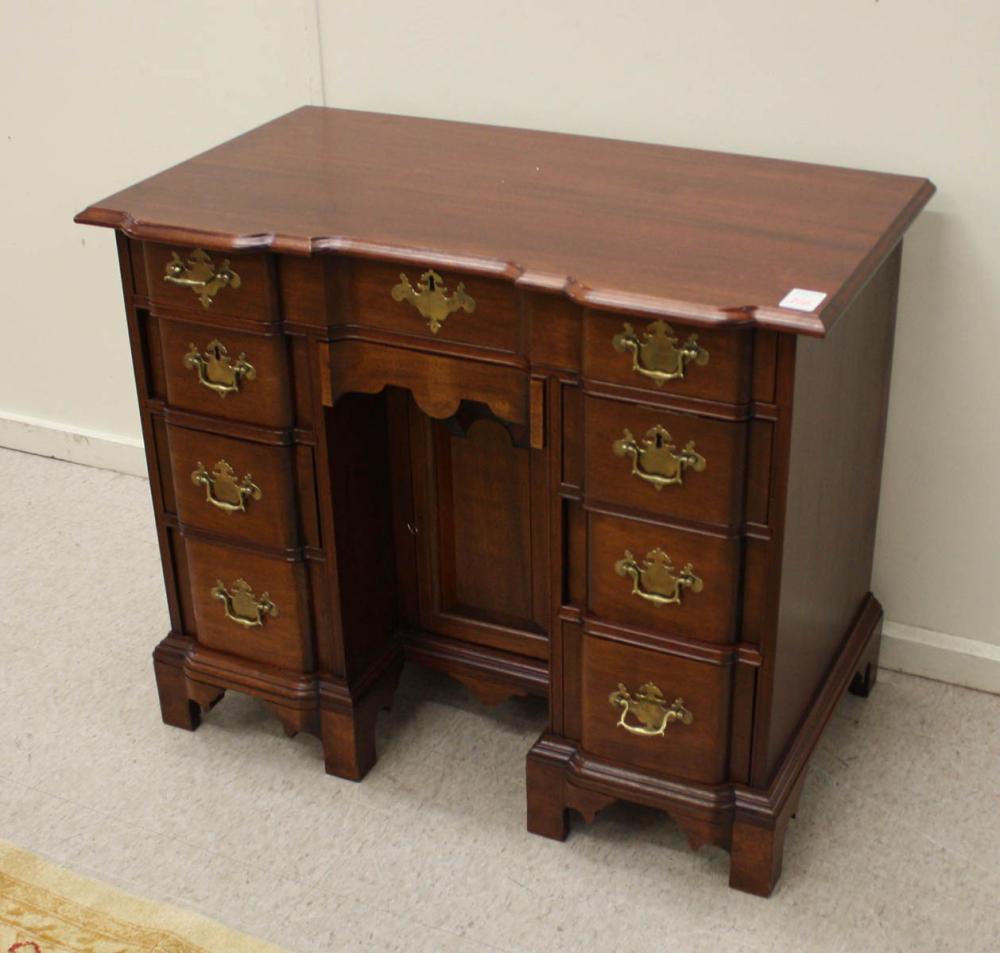 CHIPPENDALE STYLE MAHOGANY KNEEHOLE