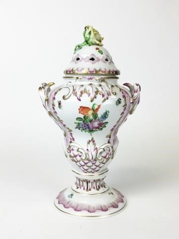 LIDDED HEREND POTPOURRI URN CENTERPIECELidded 340432