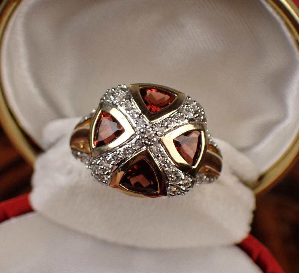 GARNET AND TWO-TONE FOURTEEN KARAT