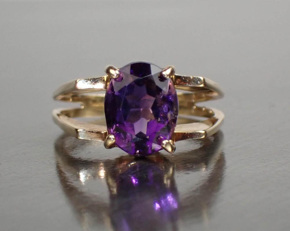 AMETHYST AND GOLD SOLITAIRE RINGAMETHYST 3404e9