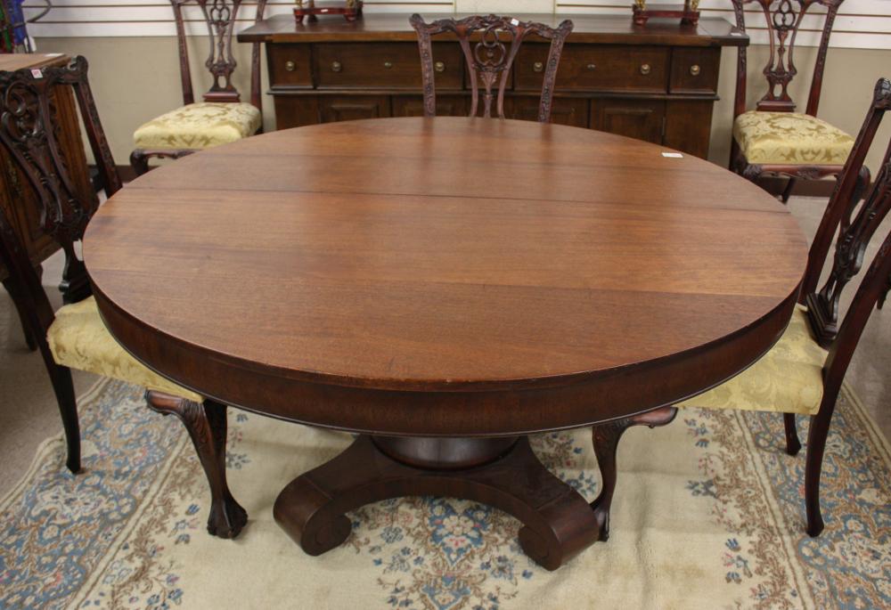 ROUND MAHOGANY DINING TABLE WITH