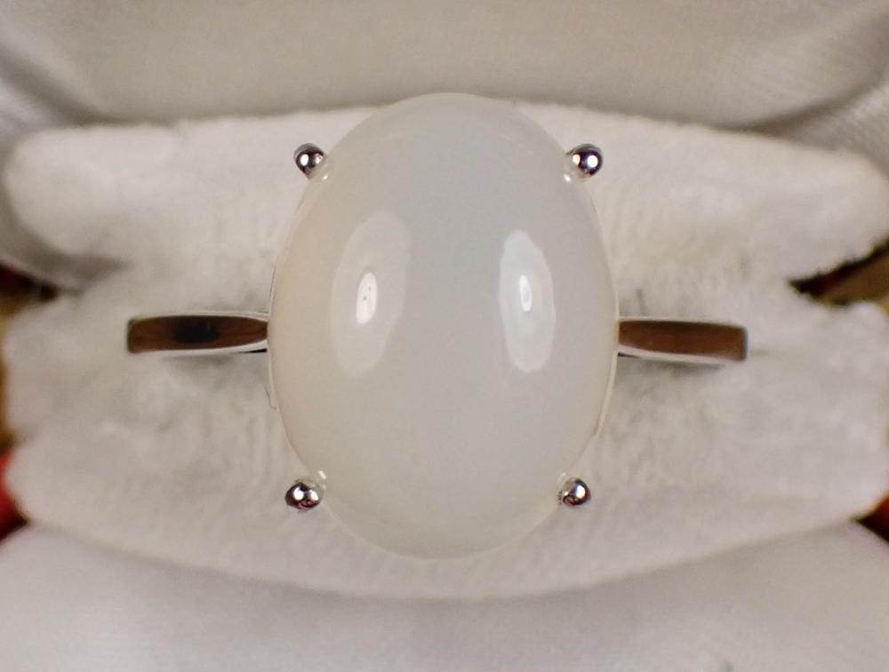 CAT'S EYE MOONSTONE AND WHITE GOLD