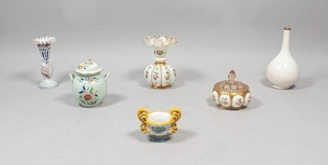 GROUPING OF PORCELAIN AND GLASS