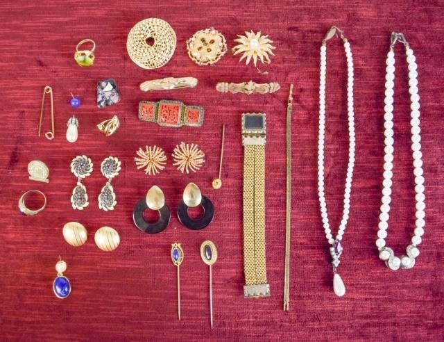 COSTUME JEWELRY GROUPING WITH ENAMELED